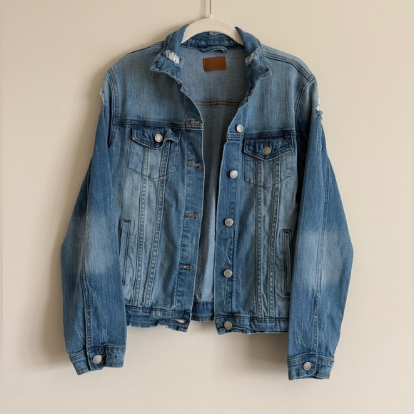 Judy Blue Distressed Denim Jacket Size Medium - Picture 2 of 9
